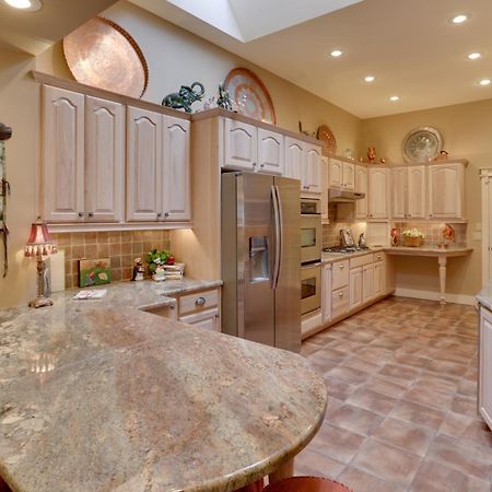 Beautiful Central Fayetteville Townhome With Views! Exterior foto