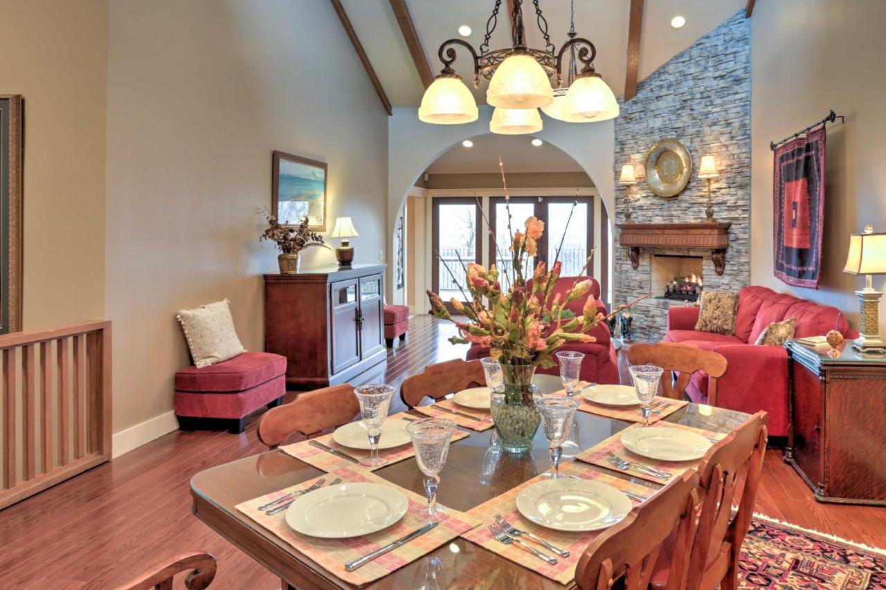 Beautiful Central Fayetteville Townhome With Views! Exterior foto