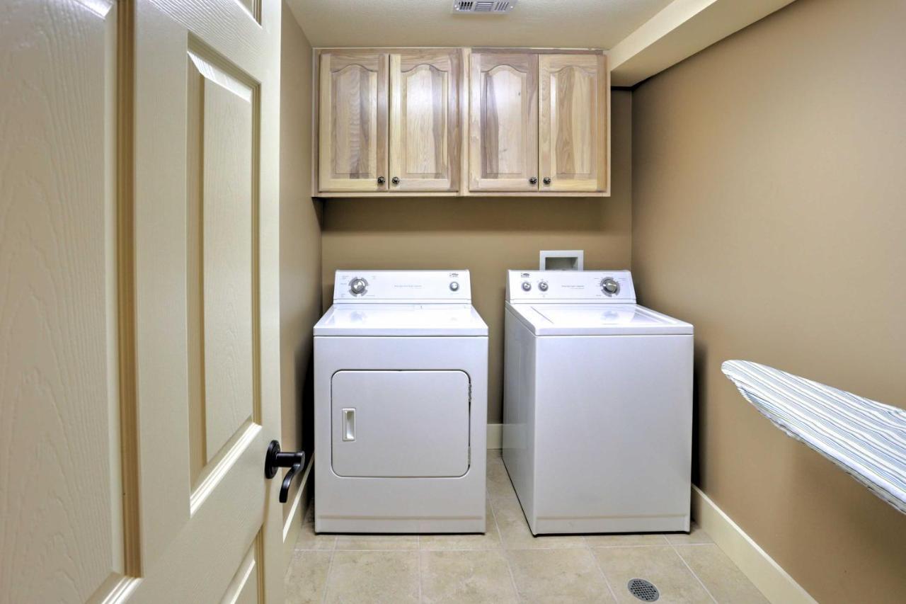 Beautiful Central Fayetteville Townhome With Views! Exterior foto