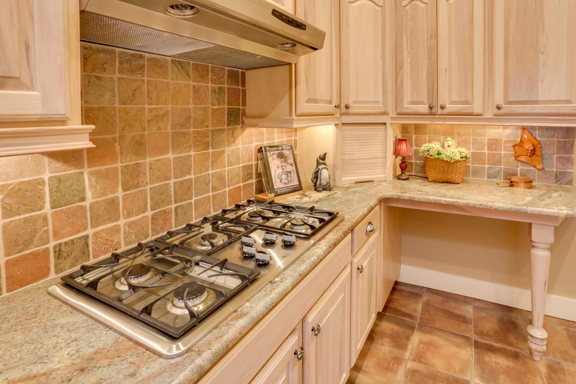 Beautiful Central Fayetteville Townhome With Views! Exterior foto